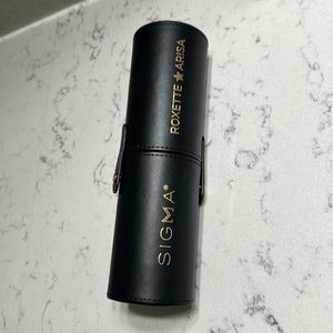 Sigma makeup brush case. Great for travel.